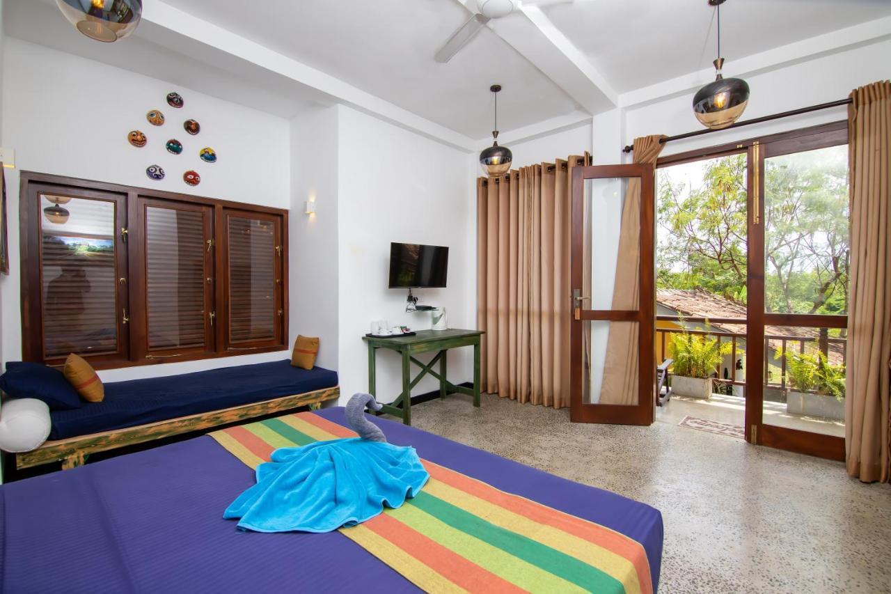 Nature Cabanas & Floating Restaurant Galle Buitenkant foto