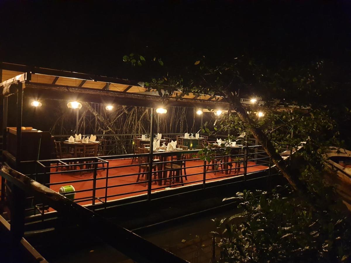 Nature Cabanas & Floating Restaurant Galle Buitenkant foto