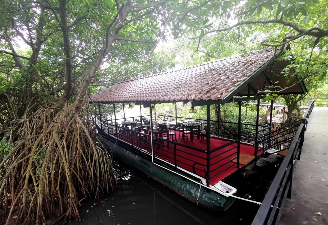 Nature Cabanas & Floating Restaurant Galle Buitenkant foto